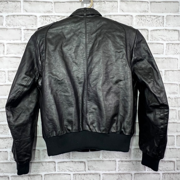 VINTAGE |•BERMAN'S•| 100% Genuine Leather Black Zip Out Insulated Bomber Jacket - Picture 5 of 16